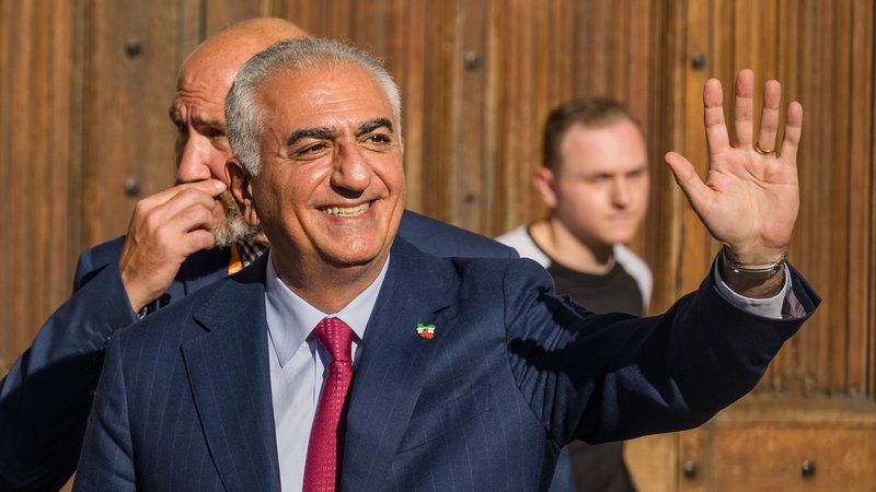 Prinz Reza Pahlavi bei einem Auftritt im Juni 2025 in London. | Bild: picture alliance / Photoshot | - Prinz Reza Pahlavi bei einem Auftritt im Juni 2025 in London.