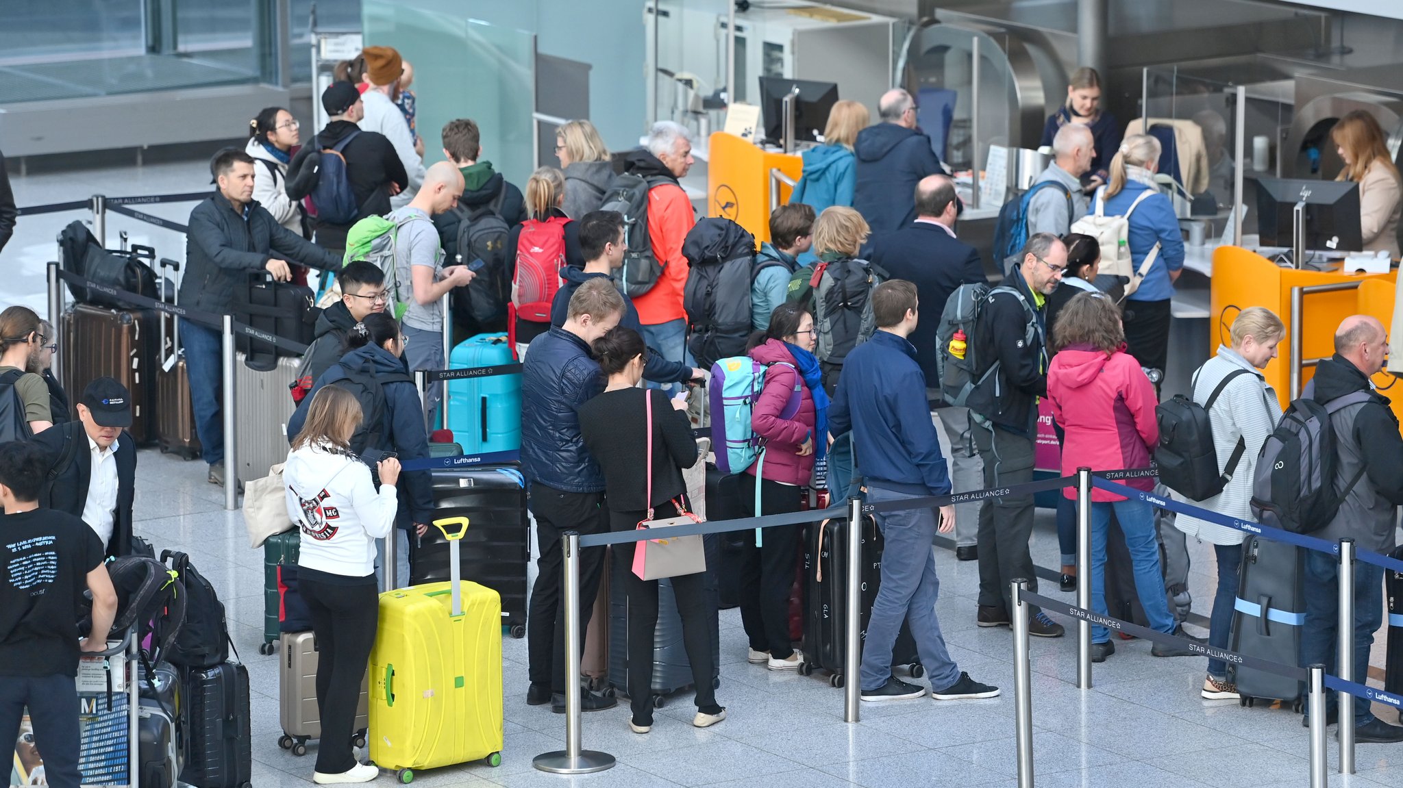 Passagiere am Münchner Flughafen