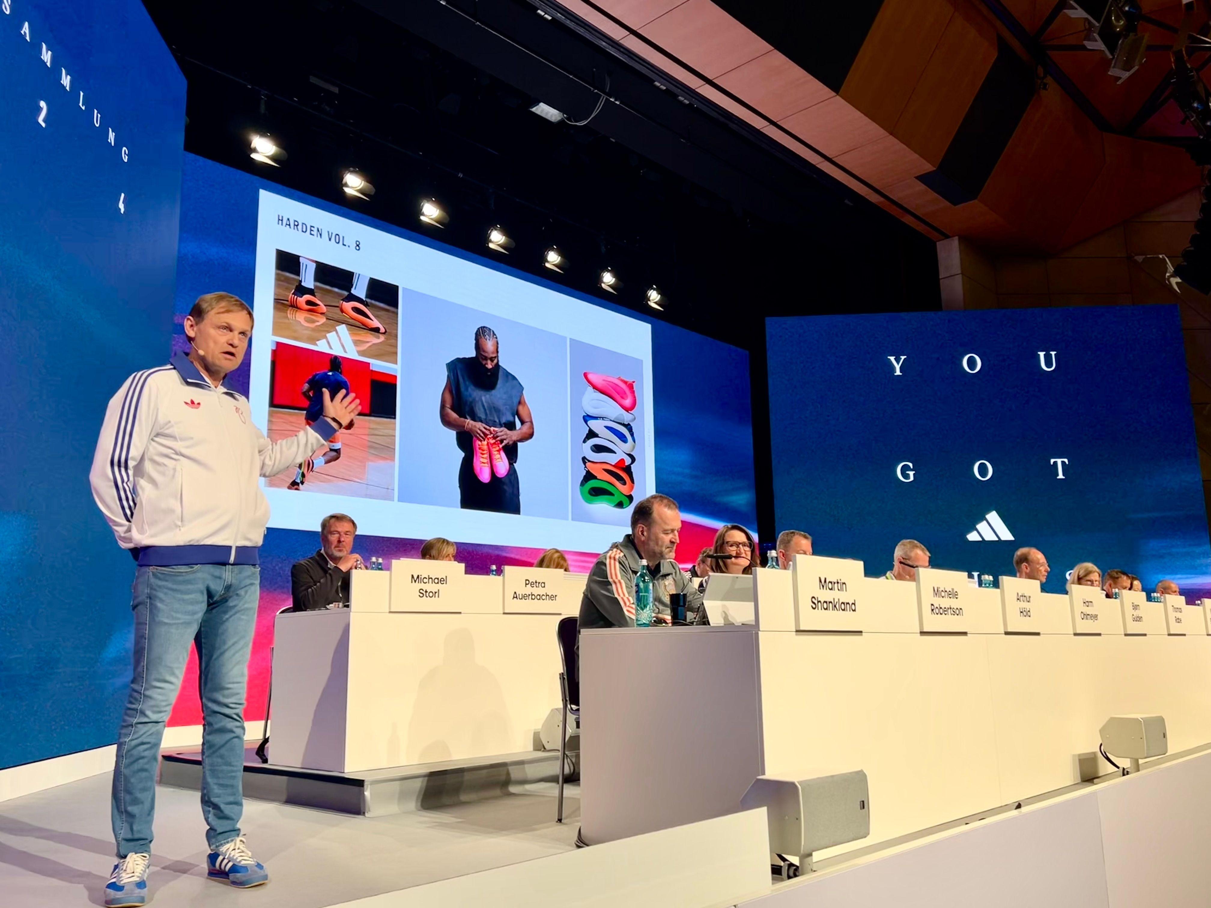 Adidas-CEO Bjørn Gulden spricht bei der Jahreshauptversammlung vor den Aktionärinnen und Aktionären. 
