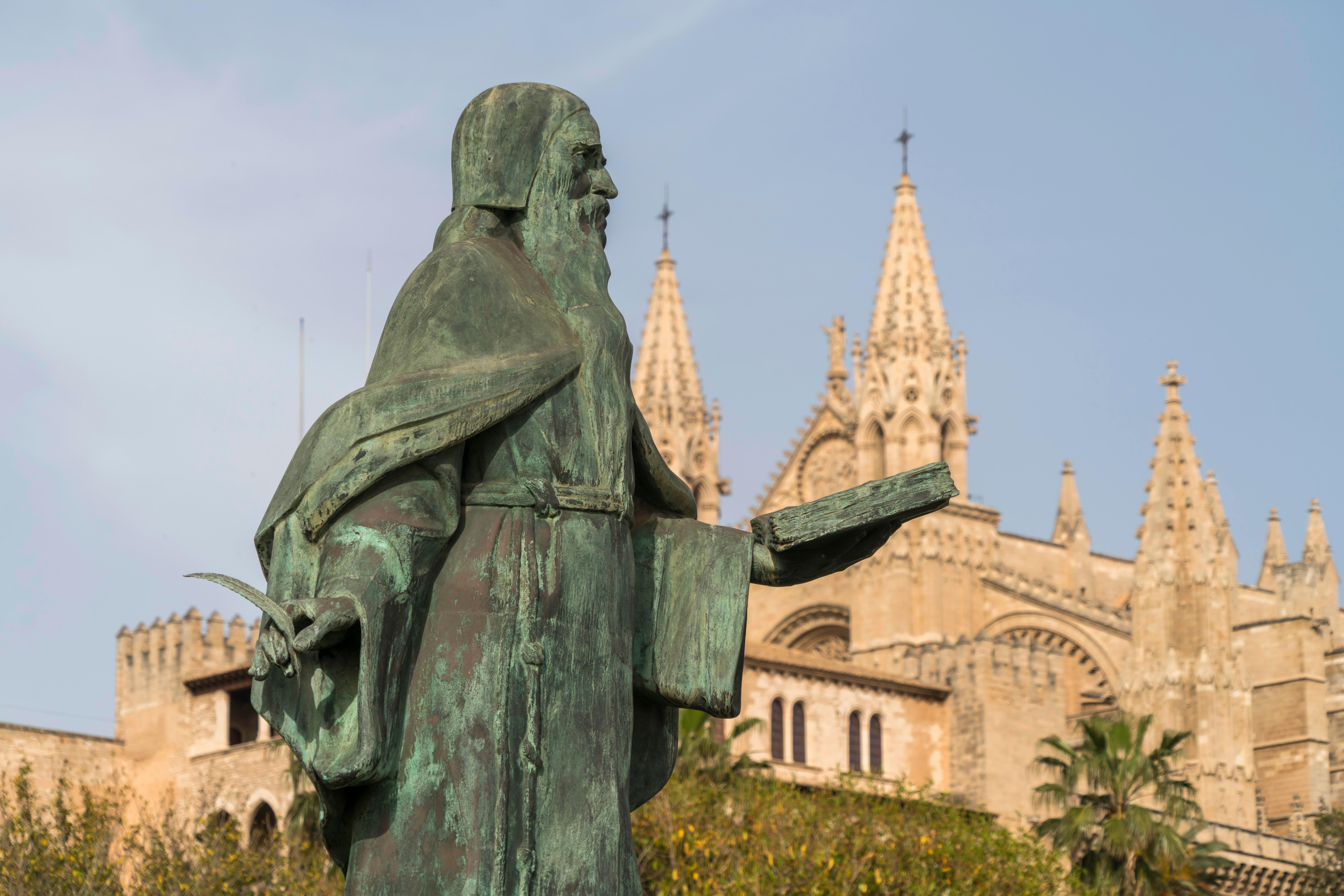Statue für Ramon Llull auf Mallorca: Franziskanermönch und Urvater der KI-Revolution