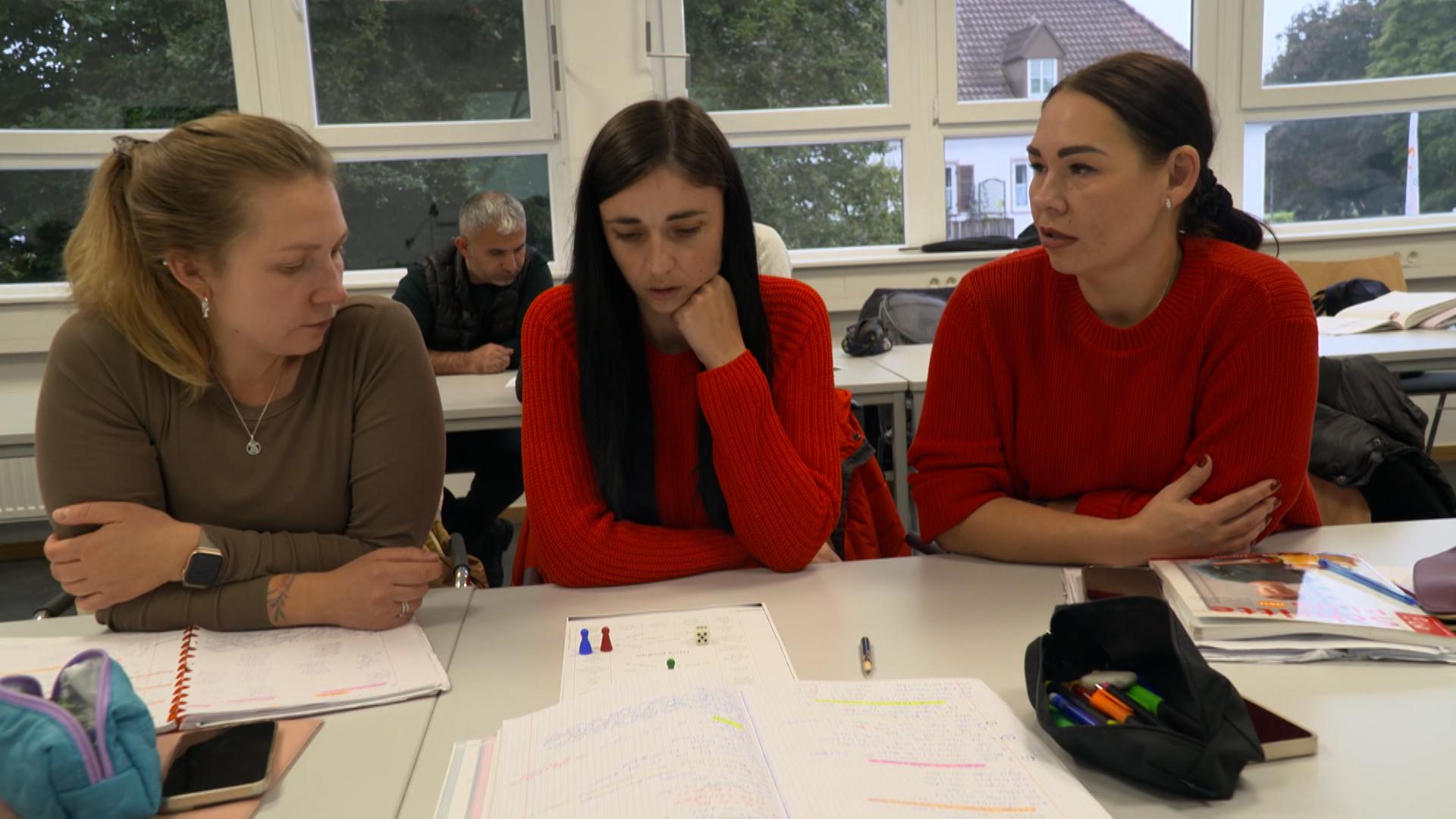 Es kommen immer weniger Asylbewerber nach Bayern. Seit zwei Jahren sinken die Zahlen deutlich. 