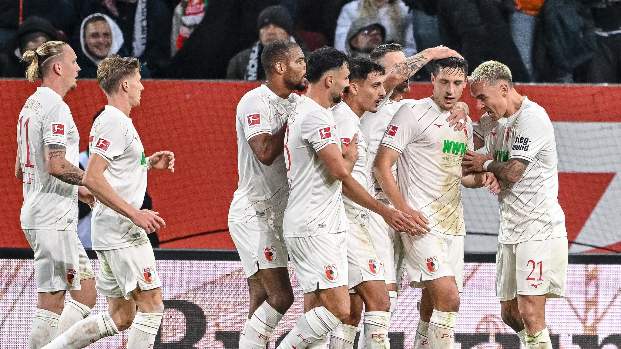 FC Augsburg kämpft sich zum Heimsieg gegen Mönchengladbach 