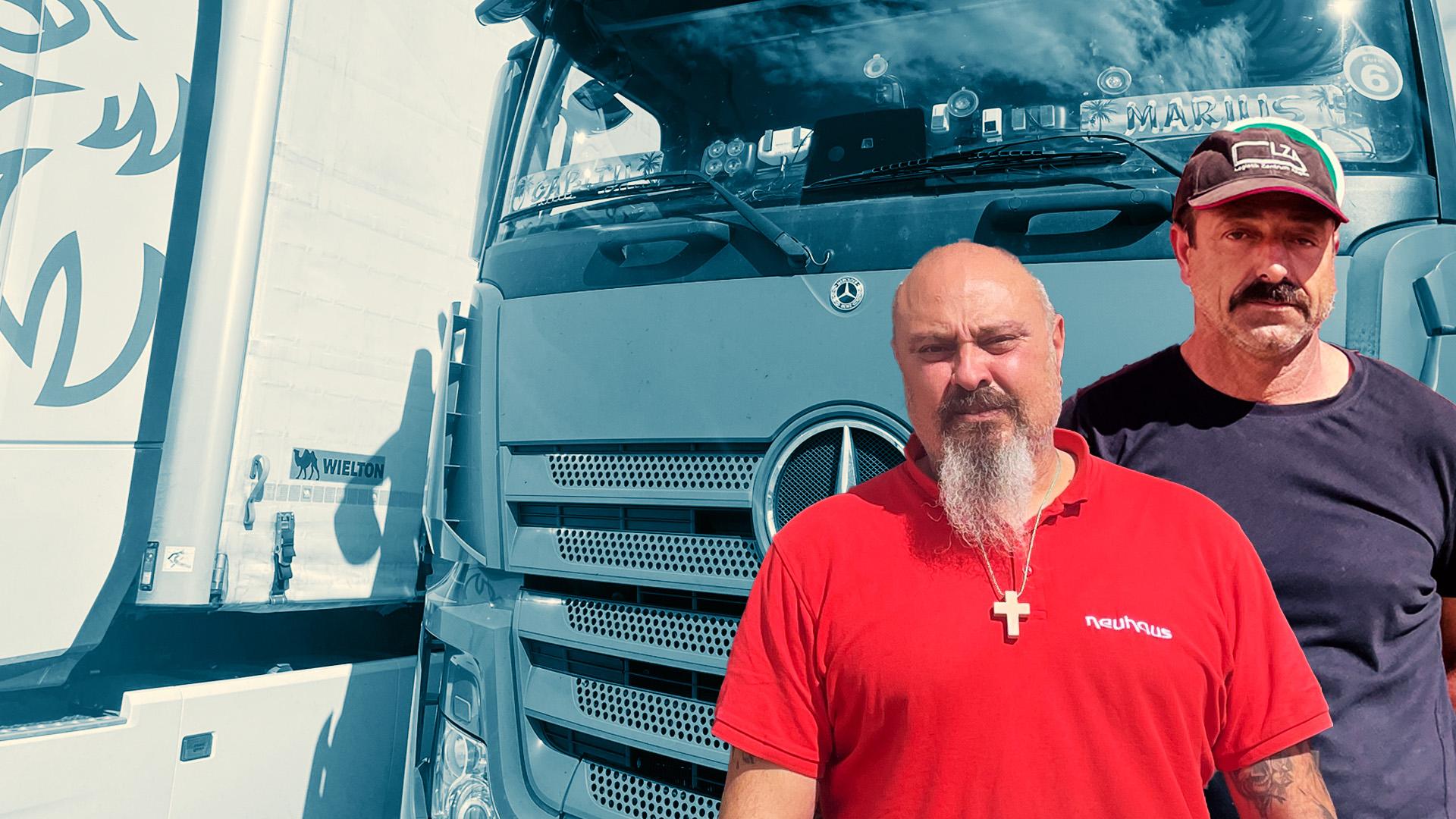 Zwei osteuropäische Lkw-Fahrer auf einem Rastplatz im März 2024