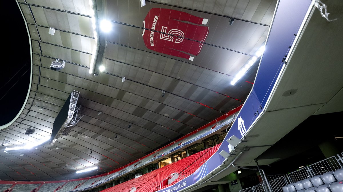 Ehrung von Beckenbauer: XXL-Trikot in Münchner Arena