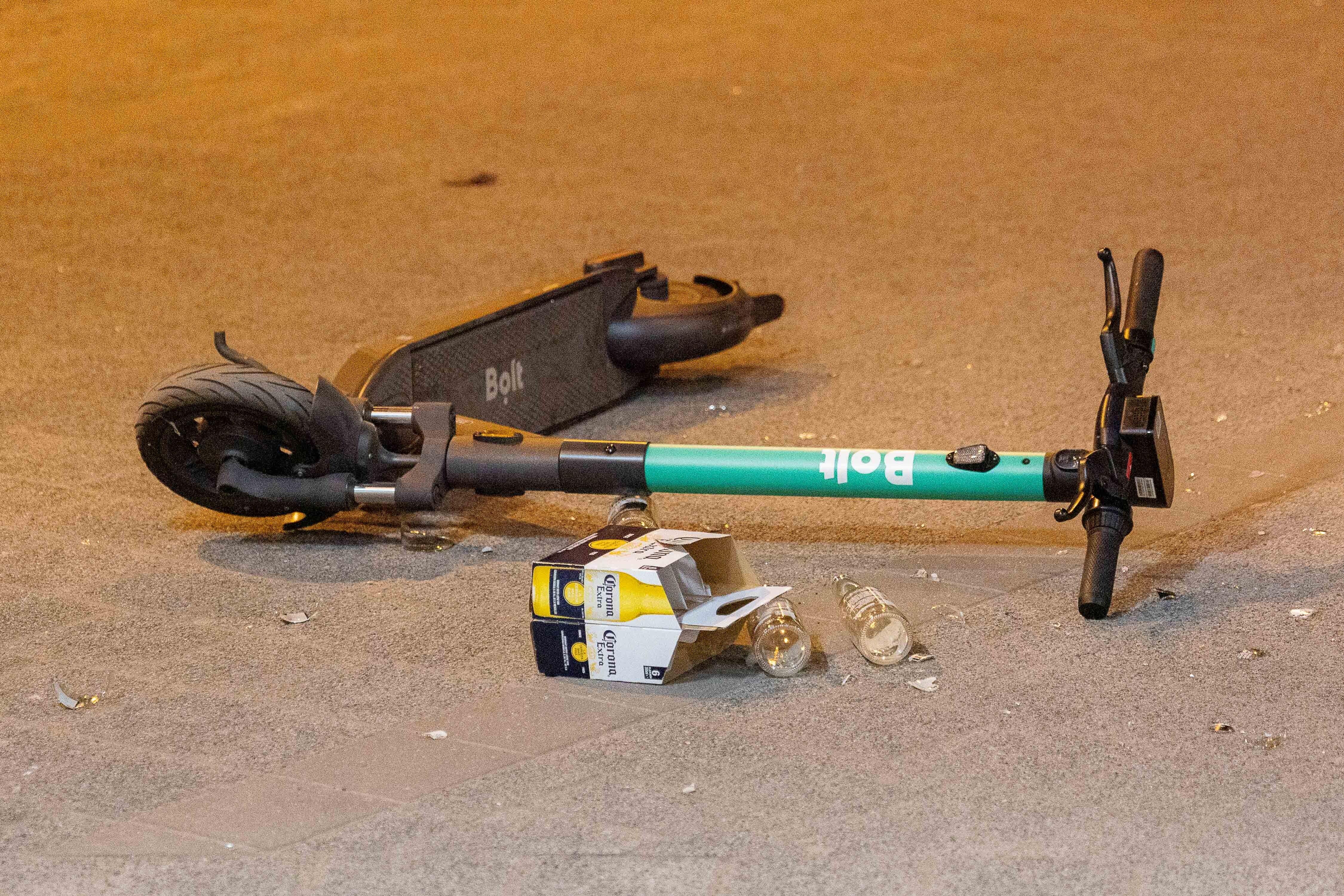 Bei Scooter-Unfällen spielt oft Alkohol eine Rolle (Symbolbild)