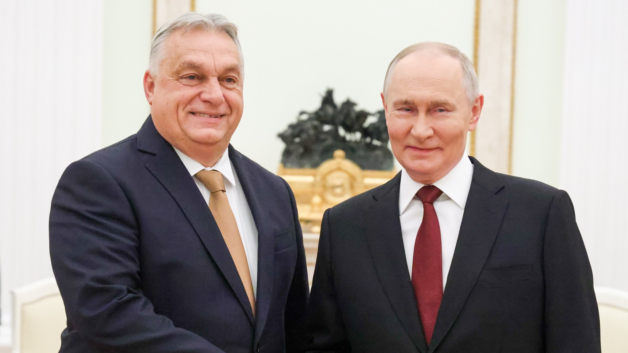 (Archivbild) Victor Orbán und Wladimir Putin im Kreml