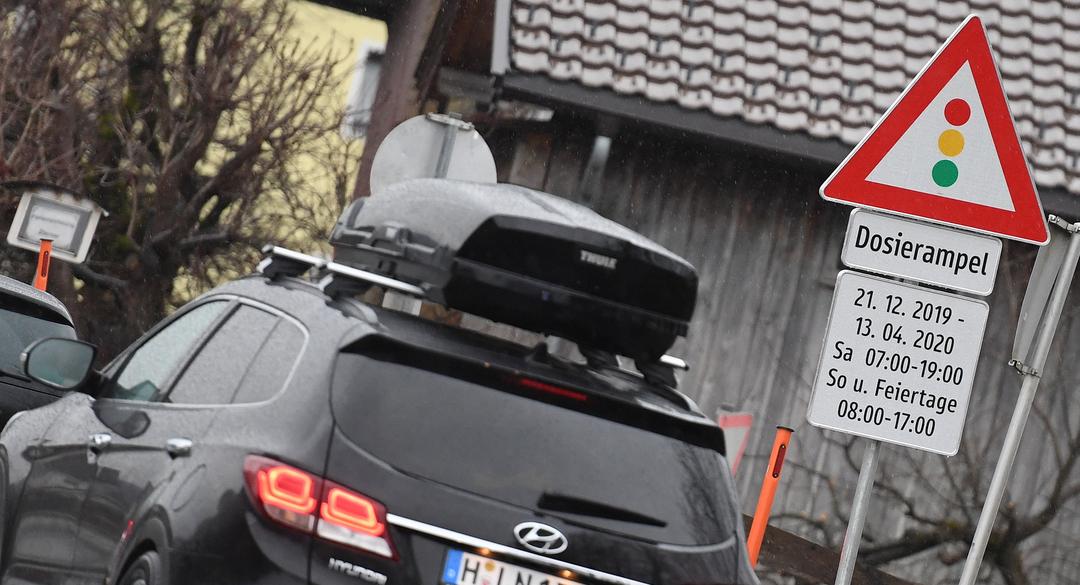 Stau am Aschenpass wegen einer Dosierampel 