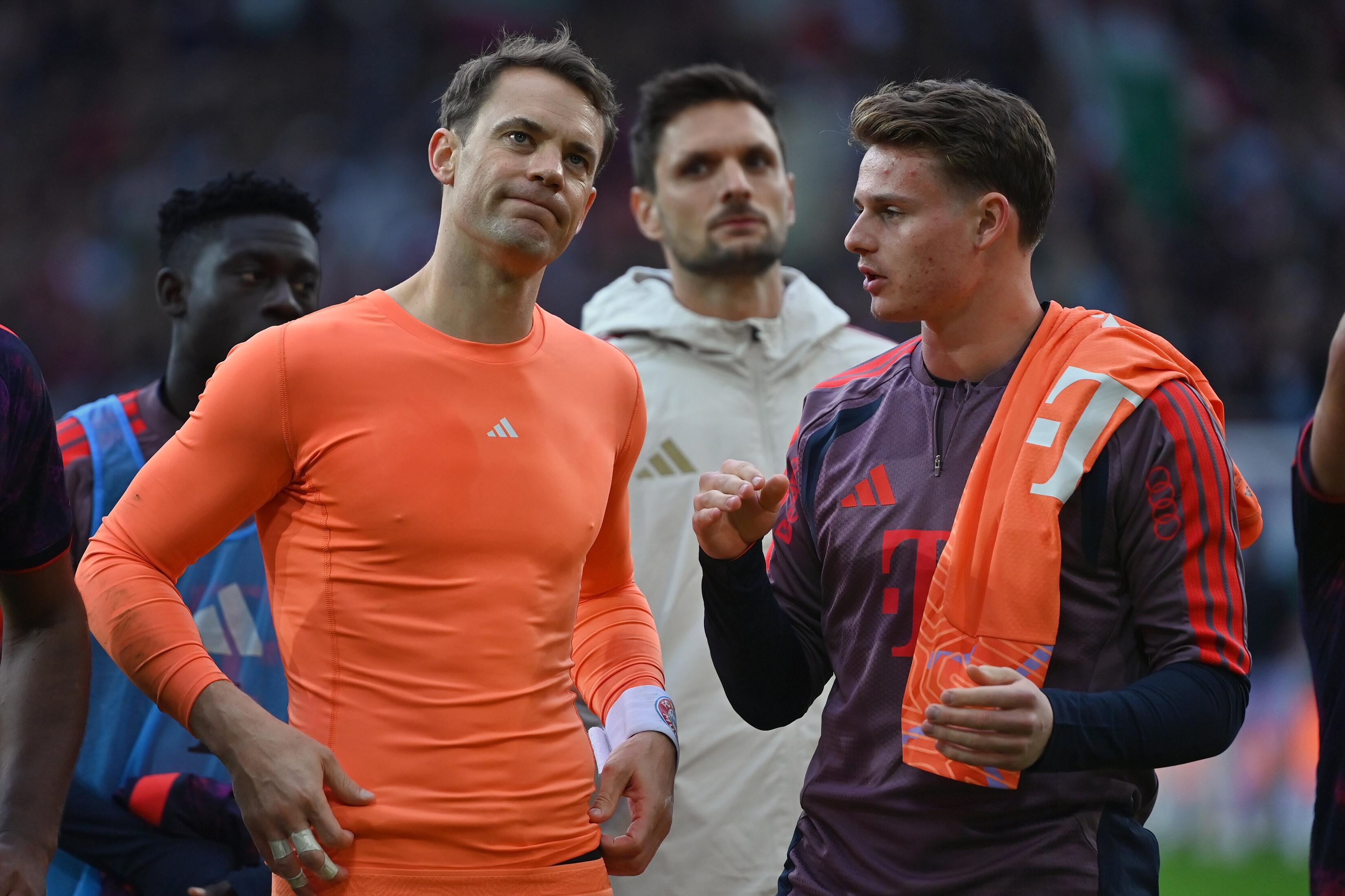 Der Keeper und sein Kronprinz: Manuel Neuer (l.) mit Jonas Urbig | Bild:picture-alliance/dpa