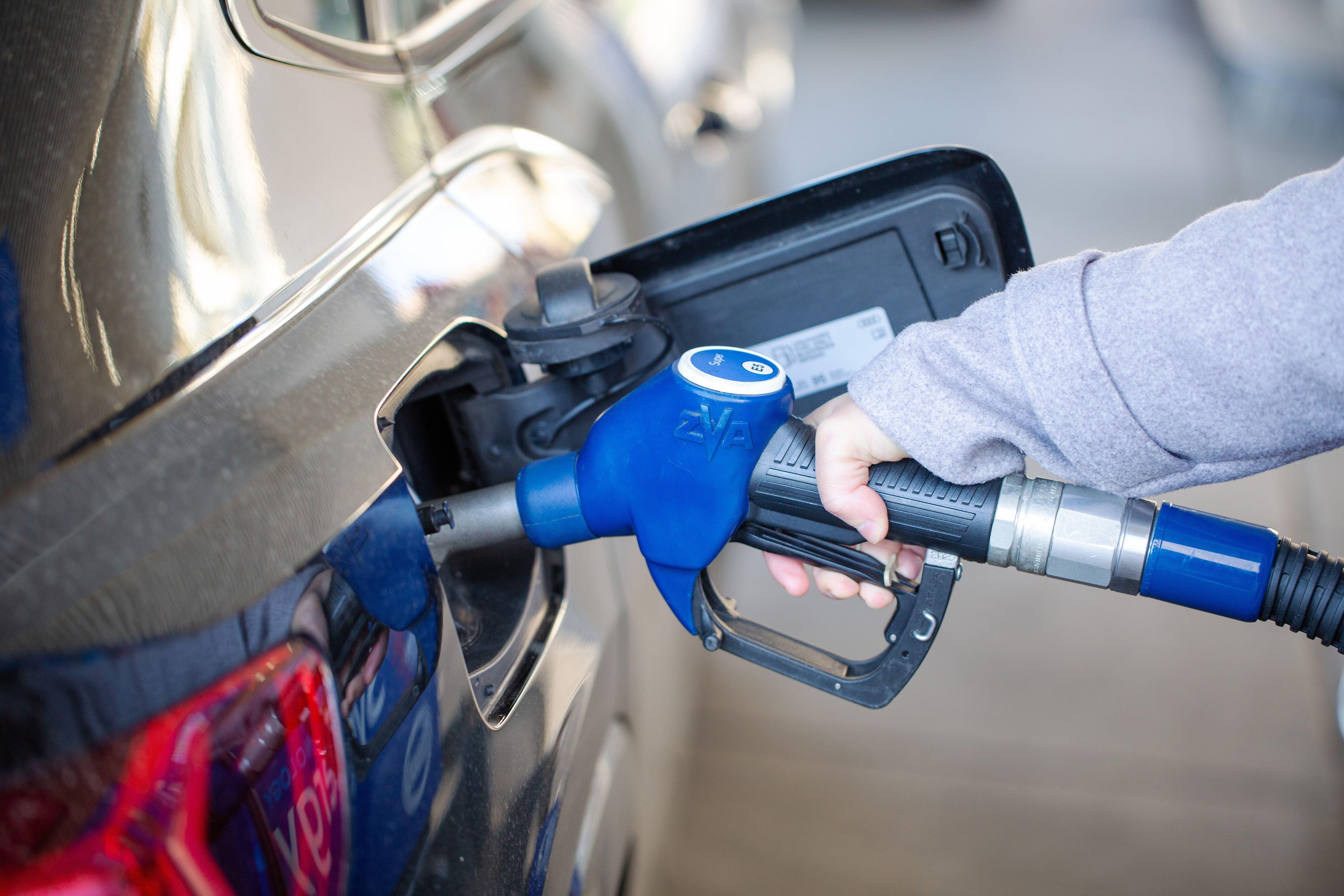 Die schwarz-rote Koalition plant angesichts der hohen Spritpreise eine Entlastung der Autofahrer. Dazu soll die Energiesteuer bei Diesel und Benzin