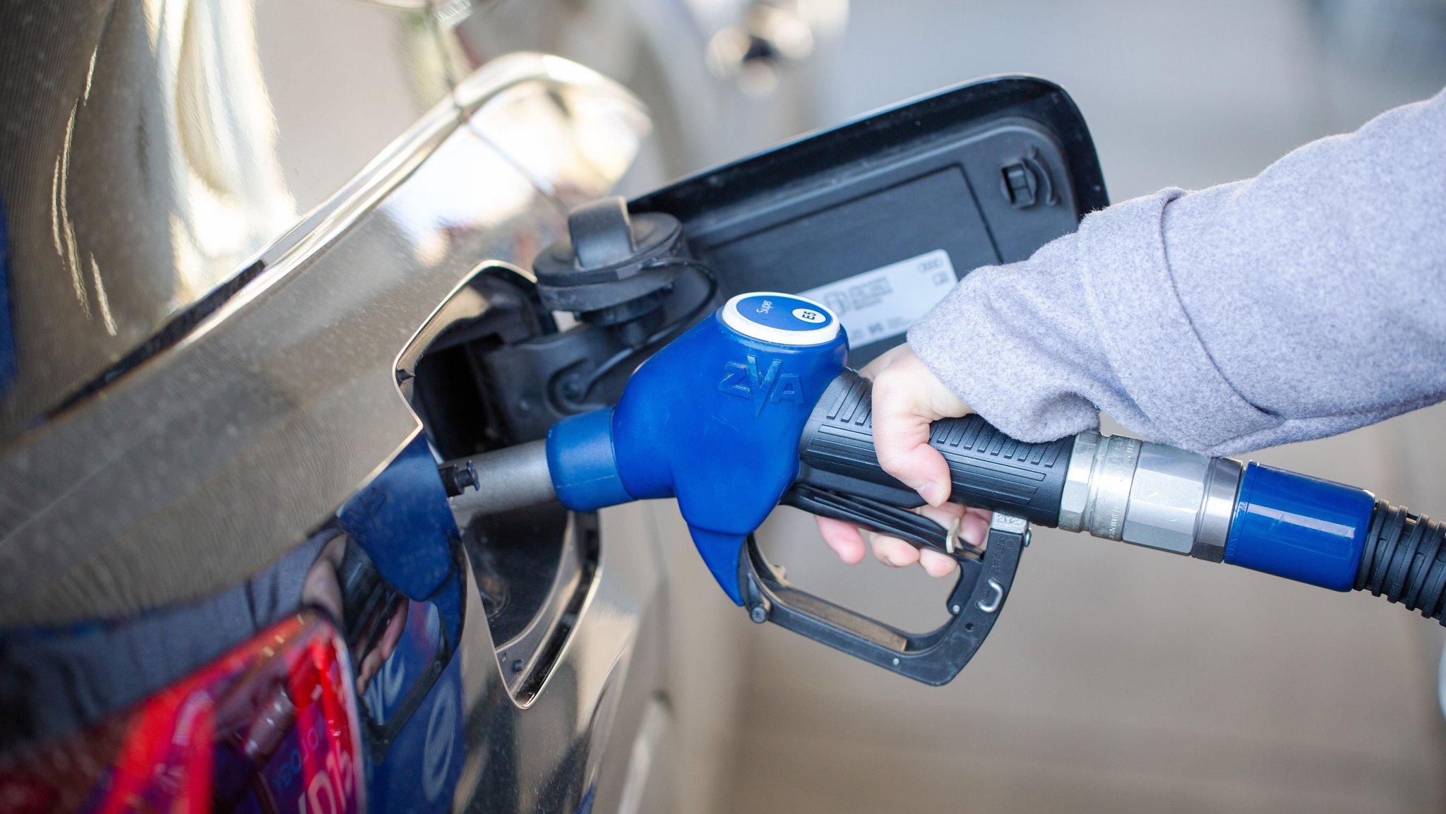 Die schwarz-rote Koalition plant angesichts der hohen Spritpreise eine Entlastung der Autofahrer. Dazu soll die Energiesteuer bei Diesel und Benzin
