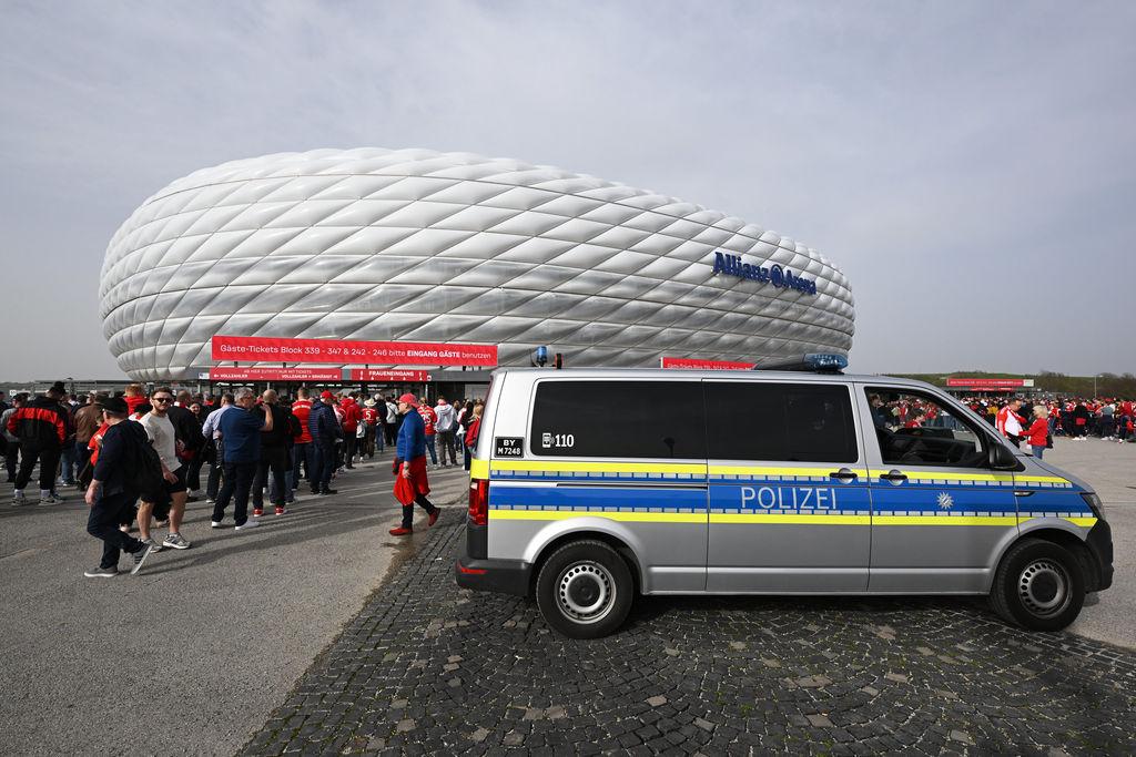 Polizei vor der Münchner Allianz Arena (Archivbild).