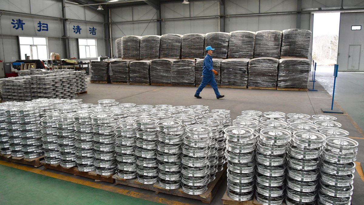 Archivaufnahme: Magnesium-Radnaben für Elektroautos stehen in einer Werkstatt der Dongfeng Magnesium Co., Ltd. in Shenmu City, Provinz Shaanxi im Nordwesten Chinas