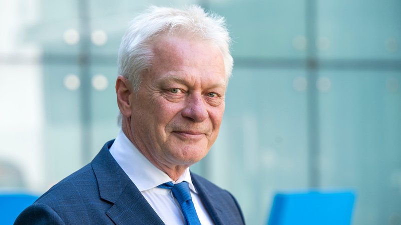28.04.2025, Bayern, München: Der designierte Bundeslandwirtschaftsminister Alois Rainer steht nach der CSU-Vorstandssitzung für ein Porträt im Innenhof der Parteizentrale. Foto: Peter Kneffel/dpa +++ dpa-Bildfunk +++ | Bild: dpa-Bildfunk/Peter Kneffel 28.04.2025, Bayern, München: Der designierte Bundeslandwirtschaftsminister Alois Rainer steht nach der CSU-Vorstandssitzung für ein Porträt im Innenhof der Parteizentrale. Foto: Peter Kneffel/dpa +++ dpa-Bildfunk +++