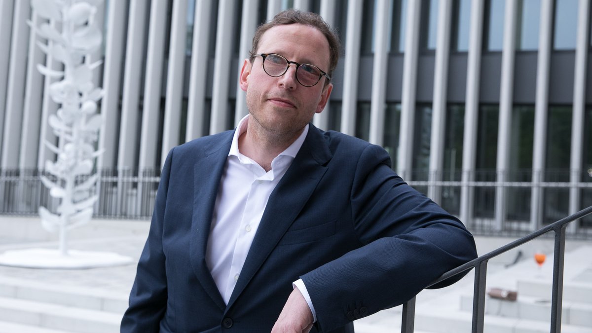 Galerist Johann König geht gegen Autor Christoph Peters vor
