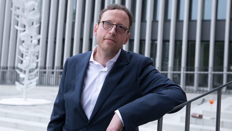 Der Galerist Johann König | Bild: picture alliance / SZ Photo | Florian Peljak Der Galerist Johann König