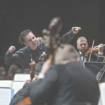 Kritik: Teodor Currentzis mit Schostakowitsch in Salzburg | Bild: Salzburger Festspiele / Marco Borrelli