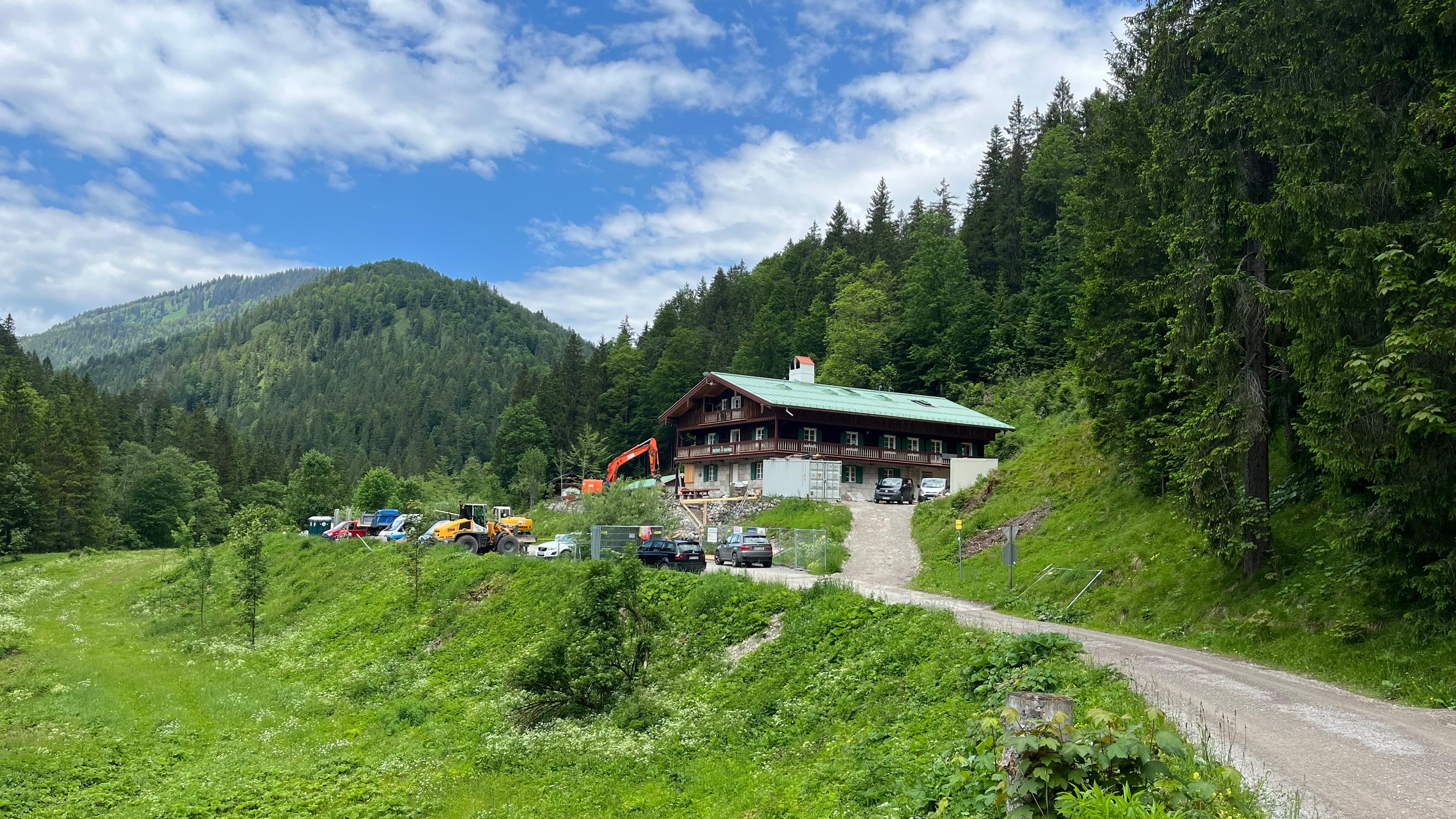 Das Forsthaus Valepp liegt am Ende einer abgelegenen Mautstraße. In Zukunft sollte ein Großteil der Gäste eigentlich mit dem Bus dorthin fahren.
