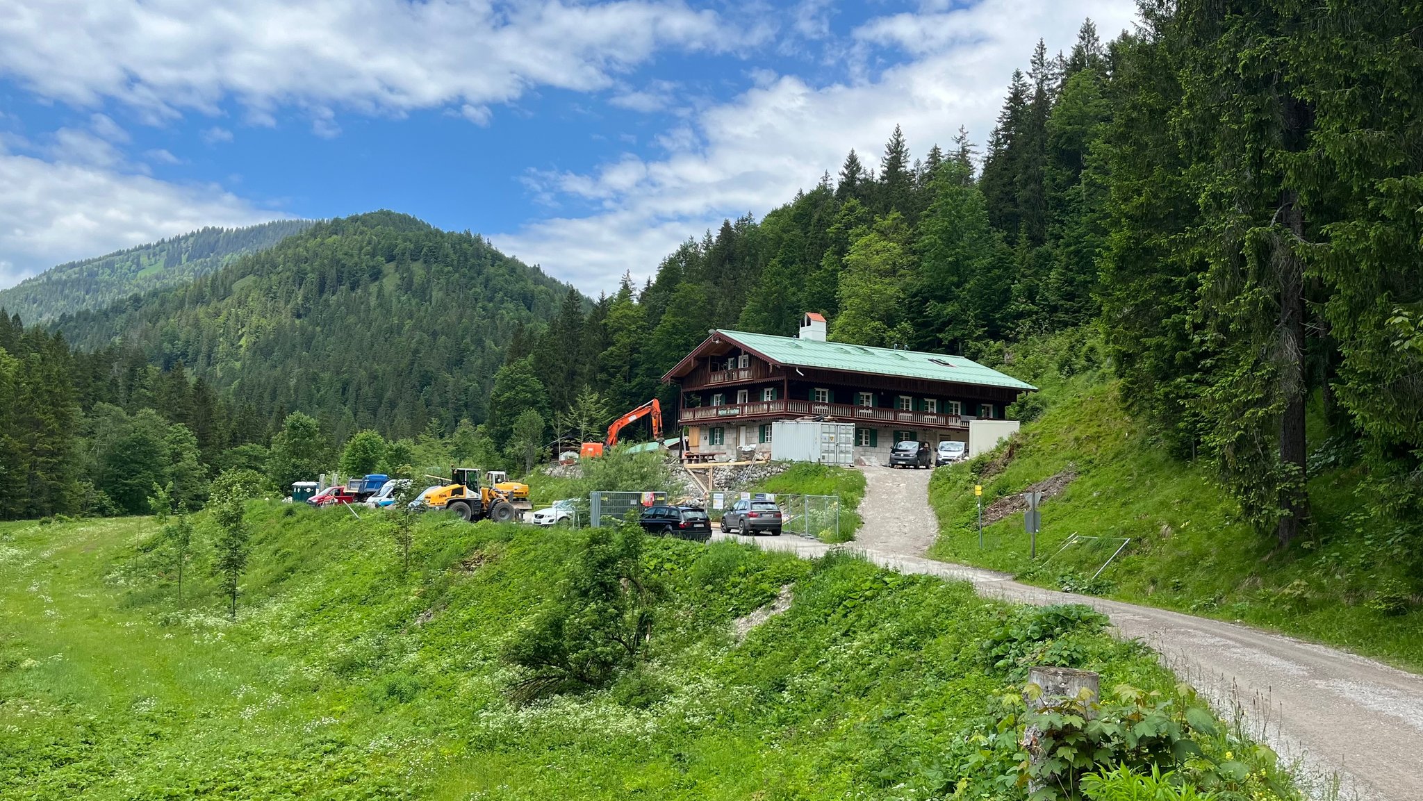 Das Forsthaus Valepp liegt am Ende einer abgelegenen Mautstraße. In Zukunft sollte ein Großteil der Gäste eigentlich mit dem Bus dorthin fahren.