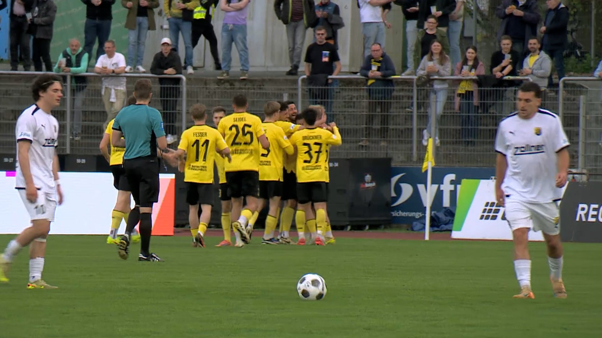 Die SpVgg Bayreuth auf dem Fußballplatz.
