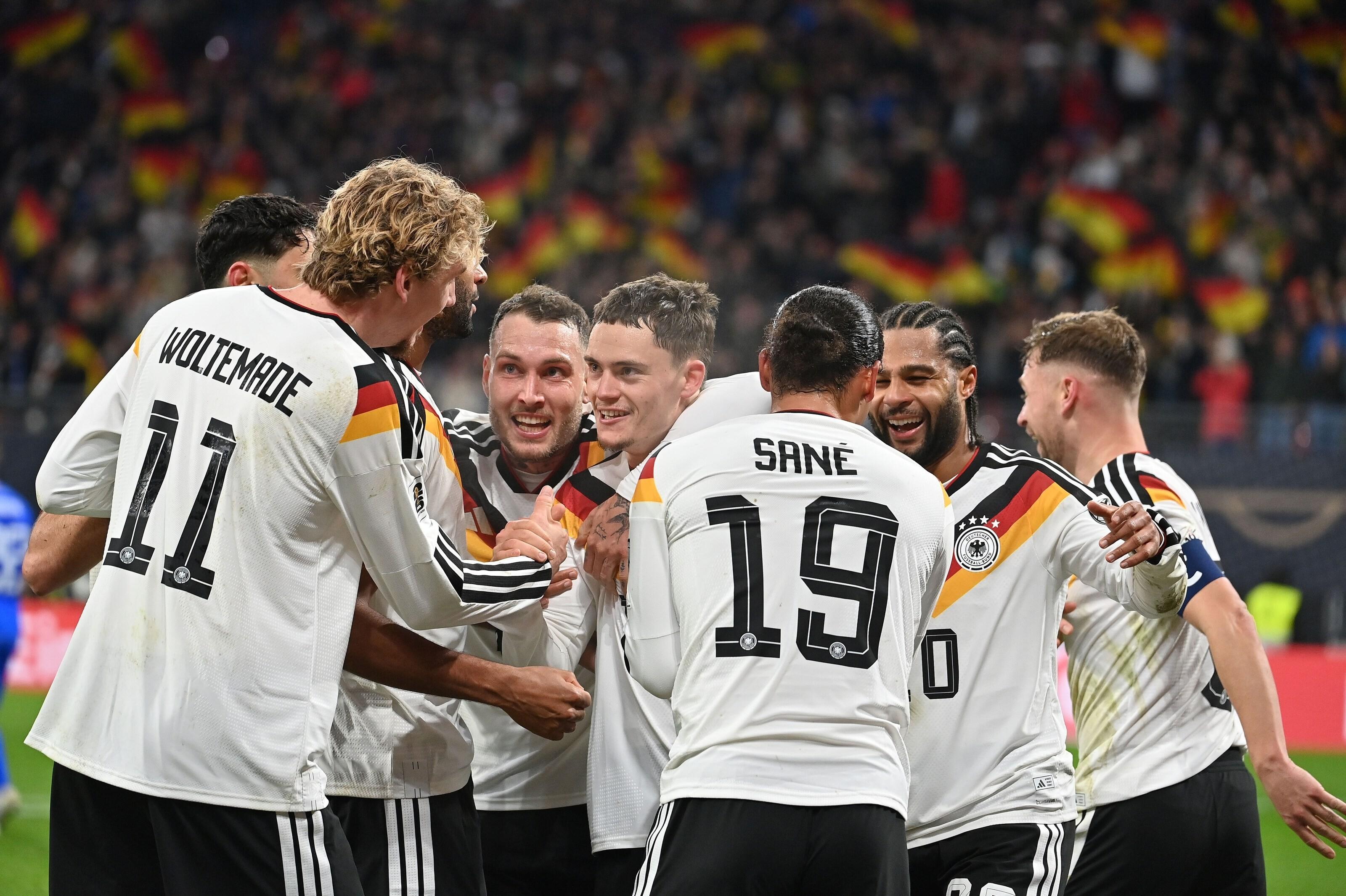 Kollektiver Torjubel um Leroy SANE mit Nick WOLTEMADE,David RAUM , Florian WIRTZ .Serge GNABRY .