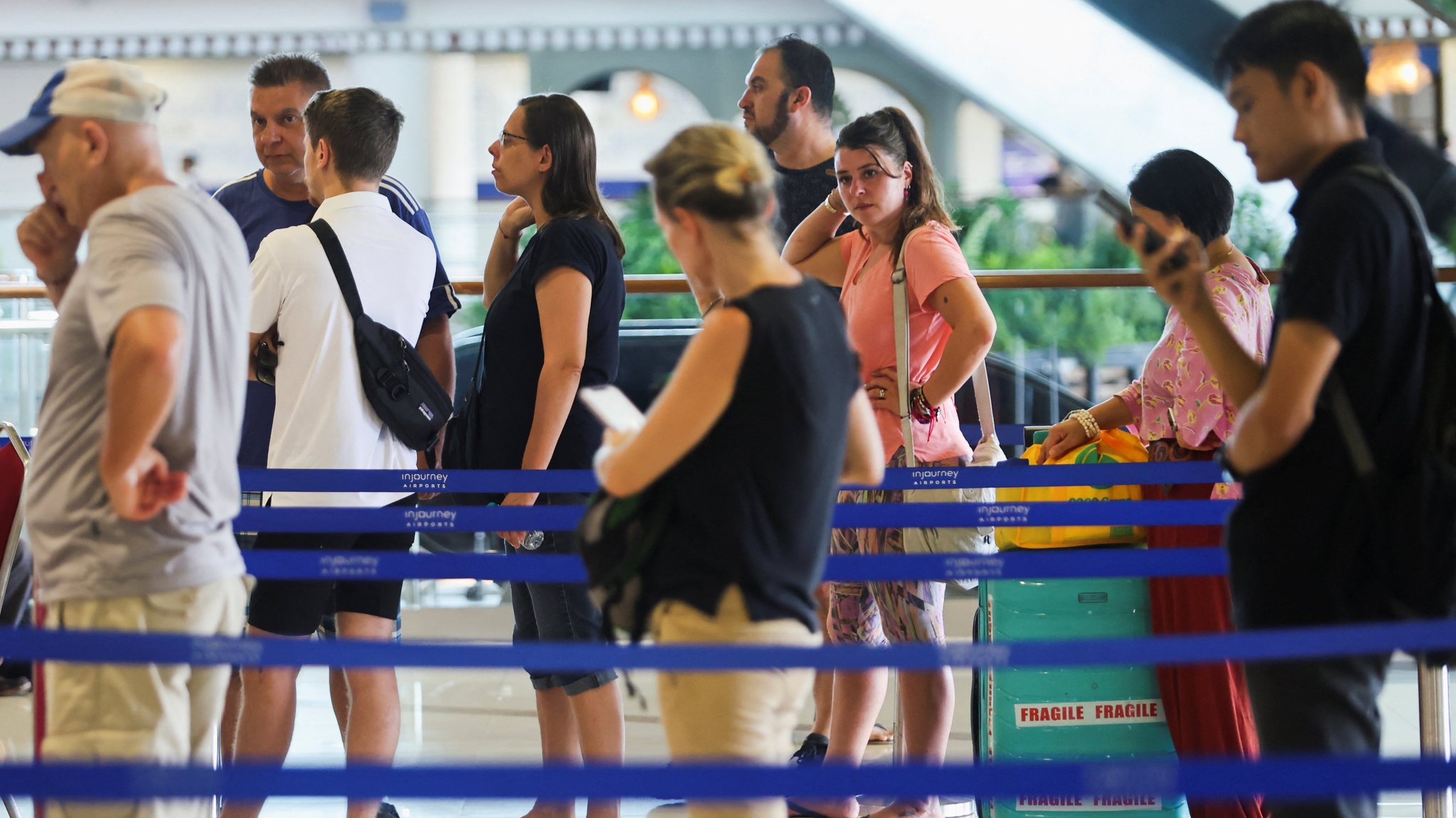 Gestrandete Passagiere auf Bali