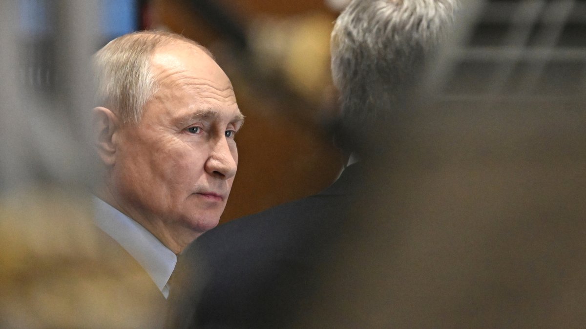 Der russische Präsident am 26. Oktober beim Besuch von Roscosmos