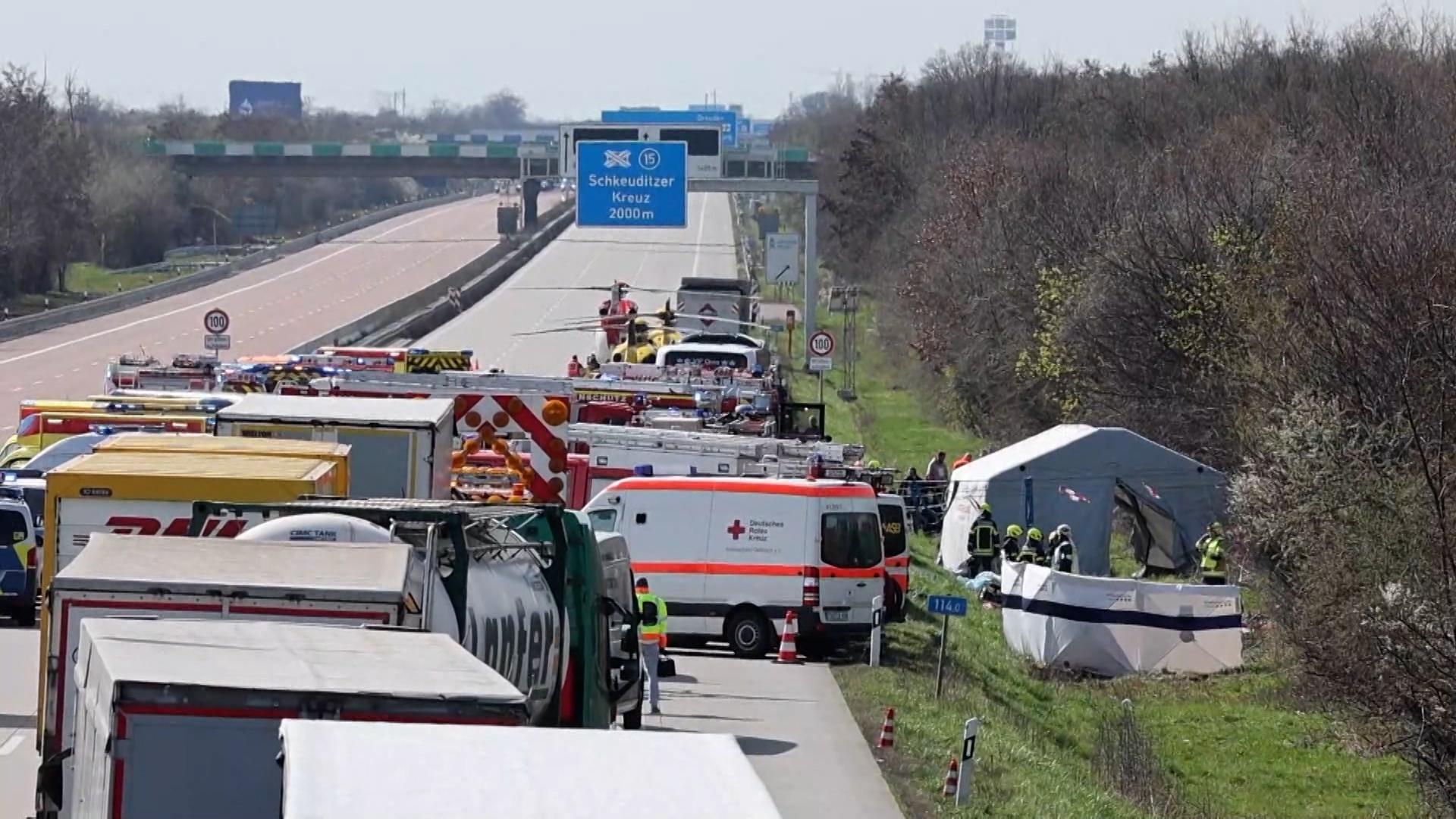 Busunfall auf der A9 in der Nähe von Leipzig