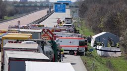Busunfall auf der A9 in der Nähe von Leipzig | Bild:BR24
