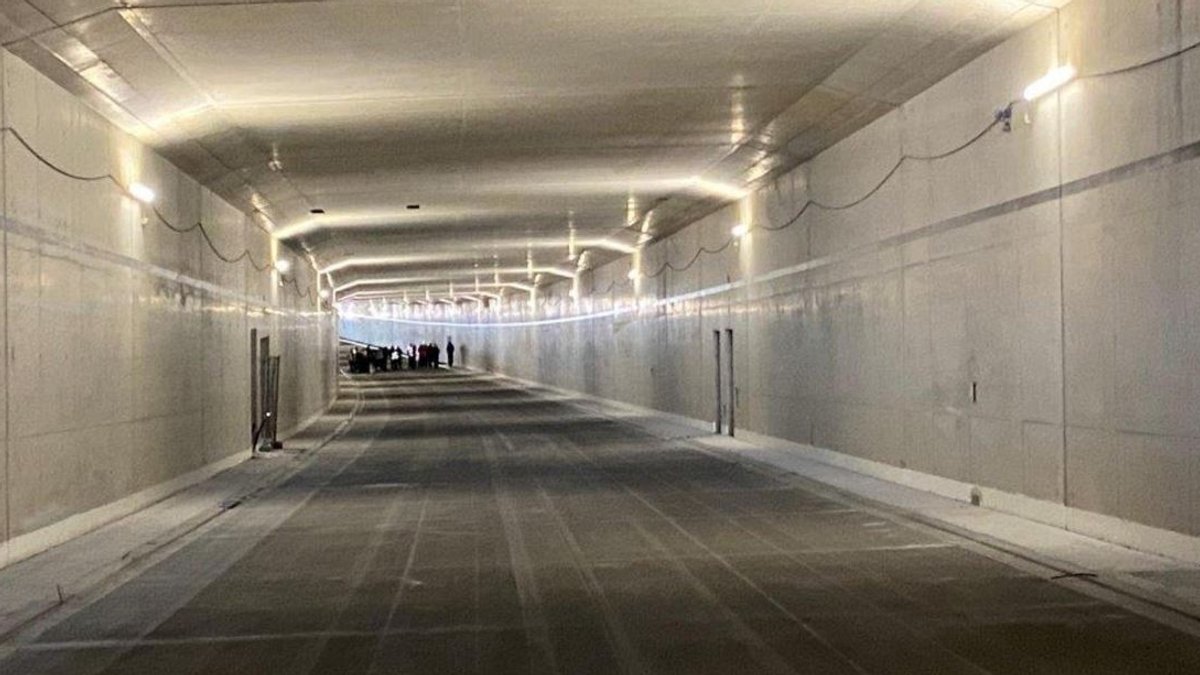 Der 450 Meter lange Tunnel Tutting (Foto vom Tag der offenen Tür 2022) ist das zentrale Bauwerk auf dem sechs Kilometer langen Neubauabschnitt | Bild: Autobahn GmbH Südbayern Der 450 Meter lange Tunnel Tutting (Foto vom Tag der offenen Tür 2022) ist das zentrale Bauwerk auf dem sechs Kilometer langen Neubauabschnitt