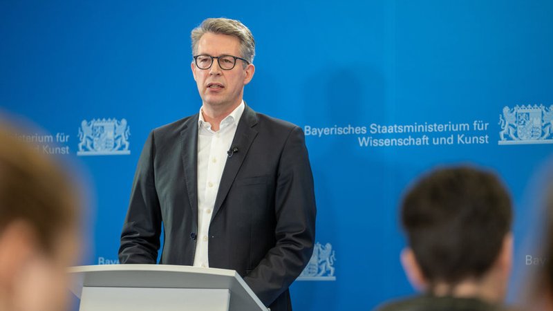 Markus Blume bei einer Pressekonferenz zur Raubkunst-Thematik am Donnerstag. | Bild: dpa-Bildfunk/Leonie Asendorpf Markus Blume bei einer Pressekonferenz zur Raubkunst-Thematik am Donnerstag.