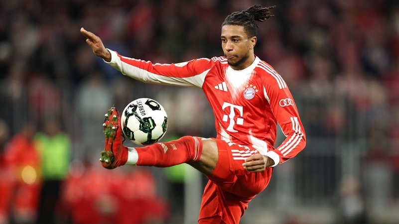 Michael Olise im DFB-Pokal-Viertelfinale FC Bayern München - RB Leipzig | Bild: picture-alliance/dpa Michael Olise im DFB-Pokal-Viertelfinale FC Bayern München - RB Leipzig