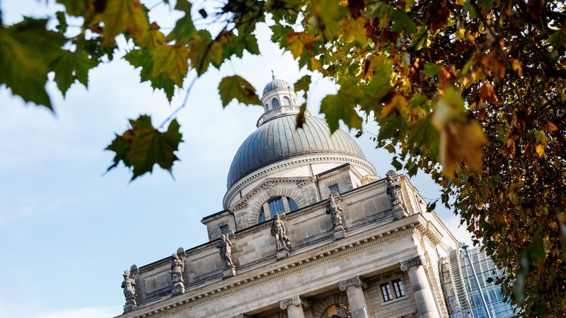 Die Bayerische Staatskanzlei in München | Bild: picture alliance / dpa | Matthias Balk Die Bayerische Staatskanzlei in München