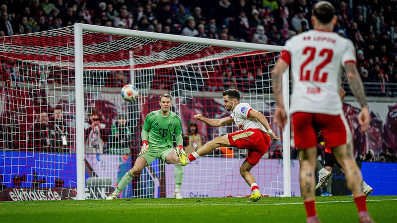 Spielszene FC Bayern München - RB Leipzig (Archivbild) | Bild: picture-alliance/dpa Spielszene FC Bayern München - RB Leipzig (Archivbild)