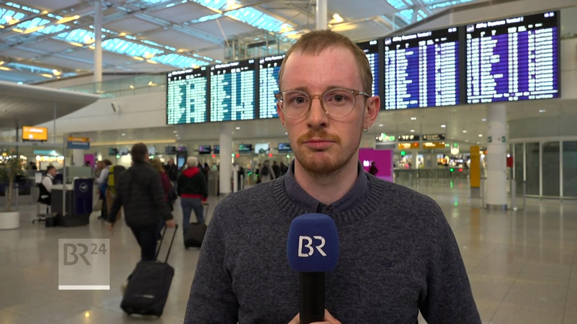 BR-Reporter Moritz Batscheider berichtet über die Lage am Flughafen München nach dem Drohnenalarm.