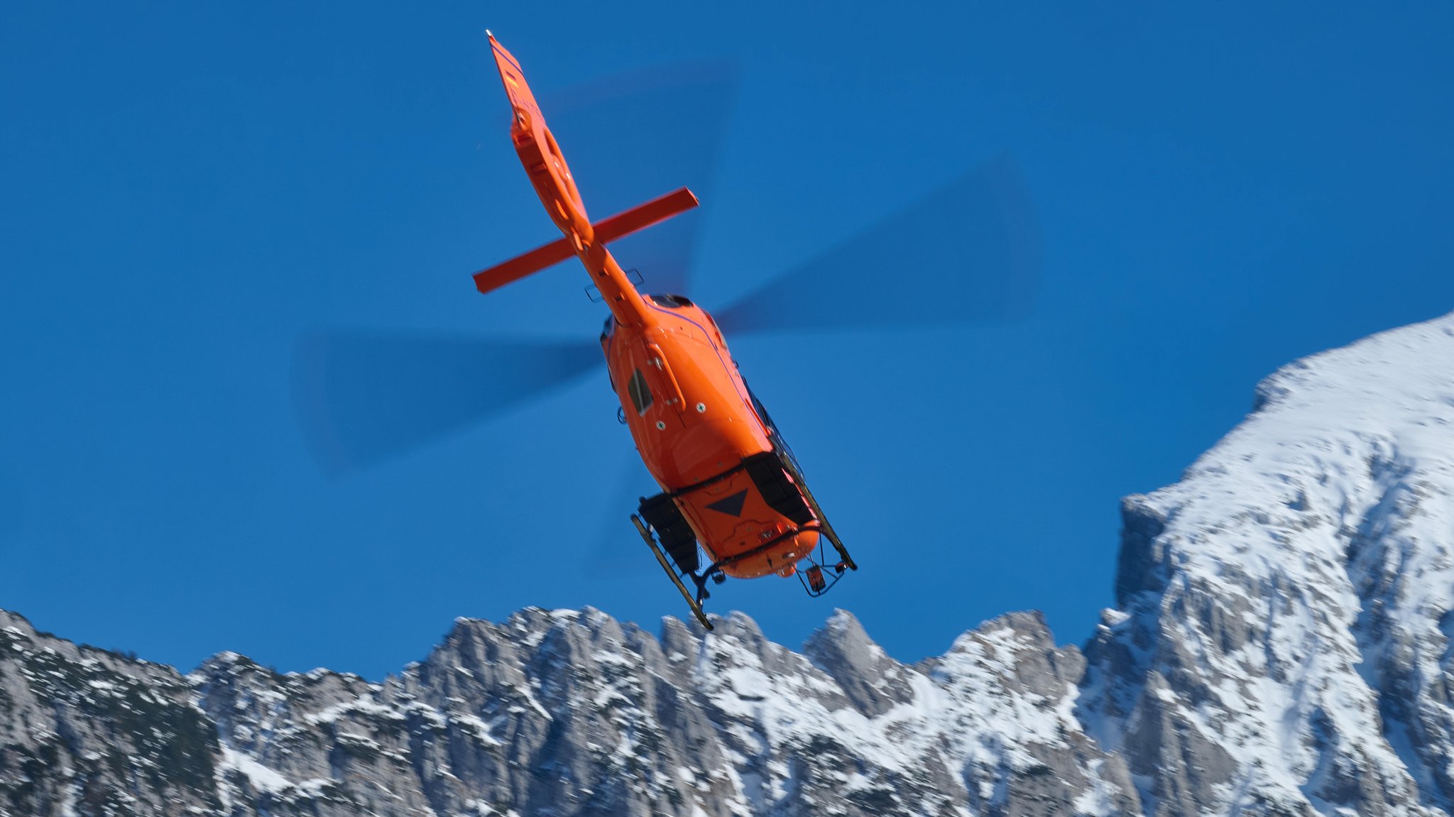 Wanderer überlebt 80-Meter-Sturz schwer verletzt