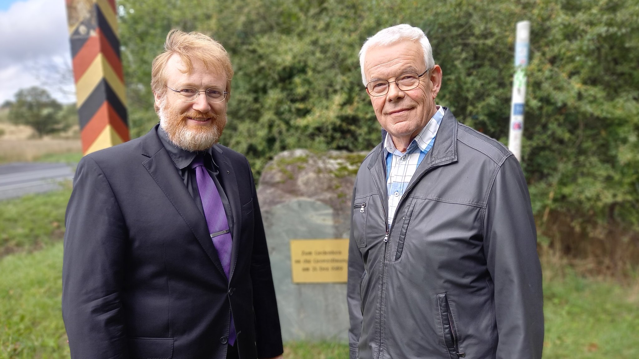 Seit 35 Jahren sind die Kirchmitglieder in Kontakt: Pfarrer Hans-Christian Glas (l.) aus Hof und Karl-Heinz Frank (r.) aus Plauen. 