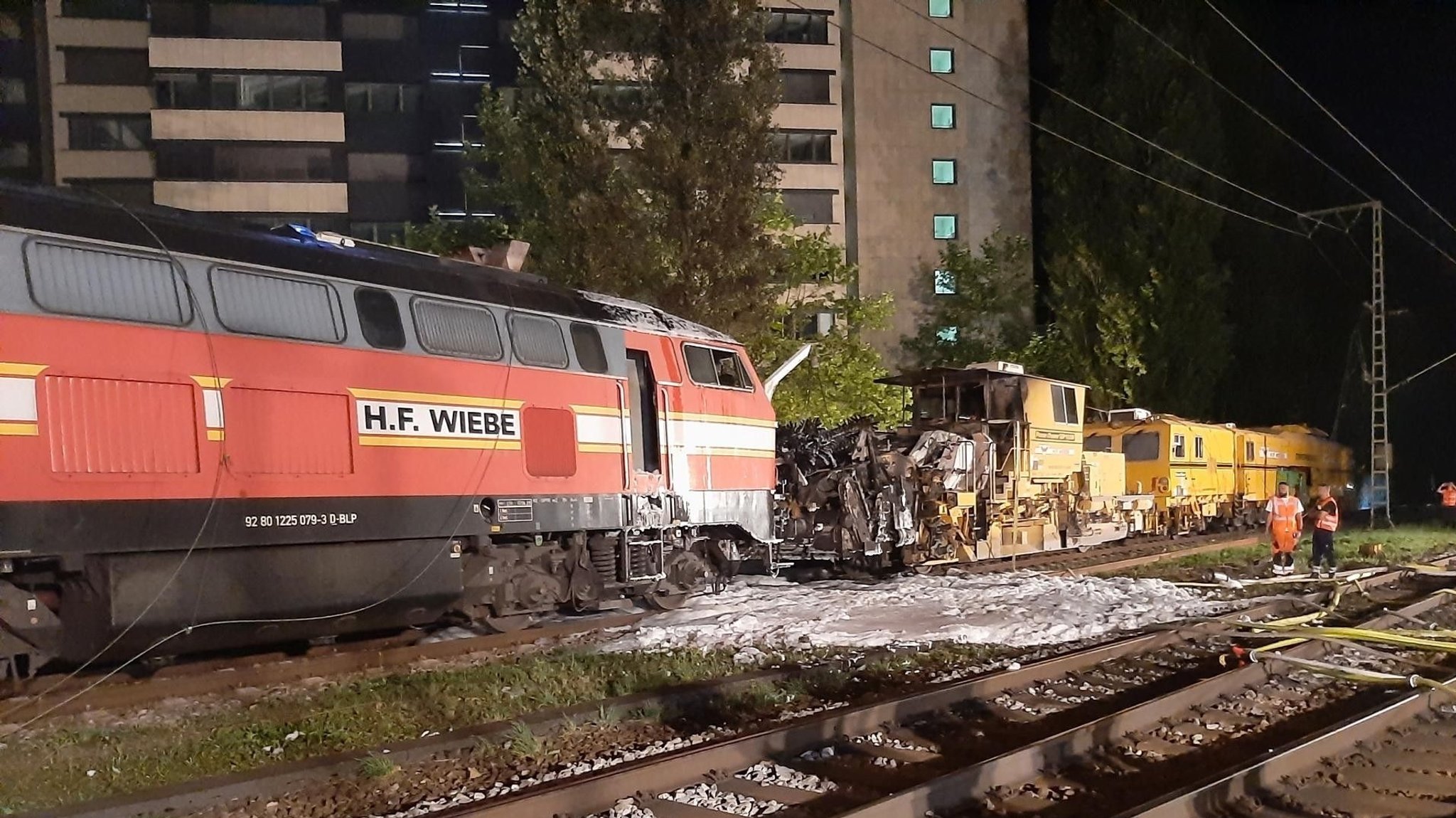 Die Feuerwehr musste am Münchner Ostbahnhof einen Bauzug löschen.