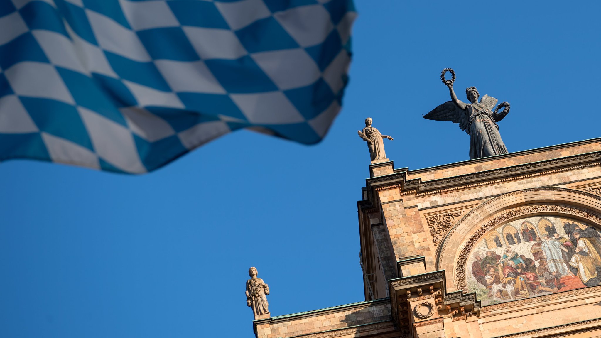 Der Bayerische Landtag debattiert heute zum ersten Mal über den Haushalt für die Jahre 2024/2025.