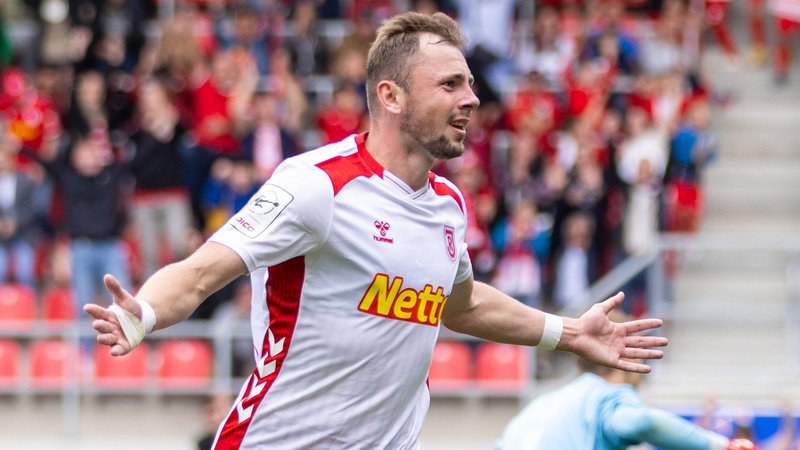 Lucas Hermes jubelt über das 3:0 | Bild: IMAGO / Sascha Janne Lucas Hermes jubelt über das 3:0