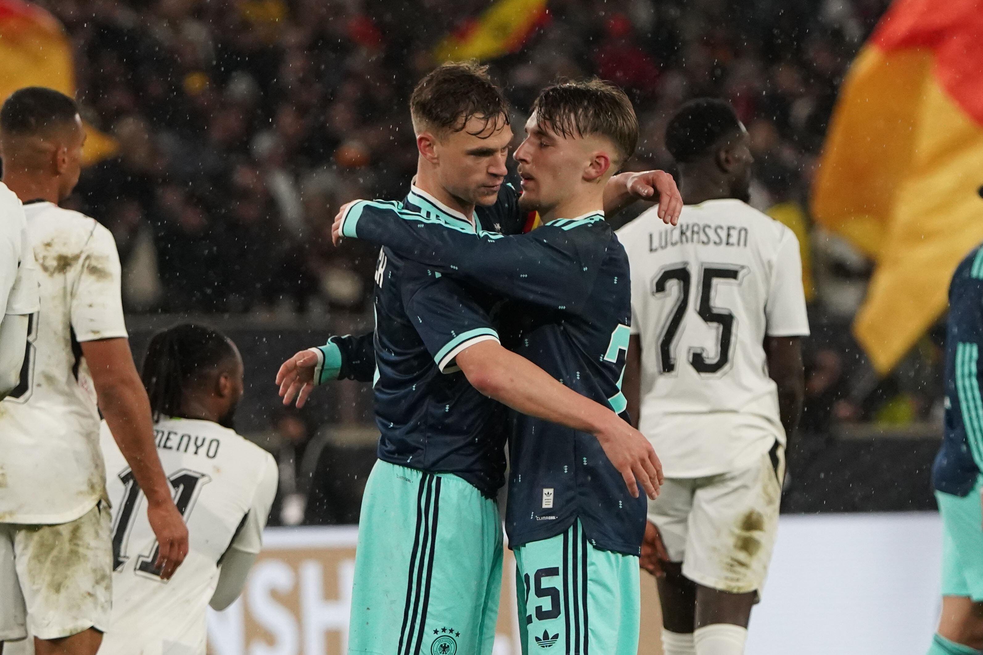 Wer fährt mit zur Fußball-Weltmeisterschaft?