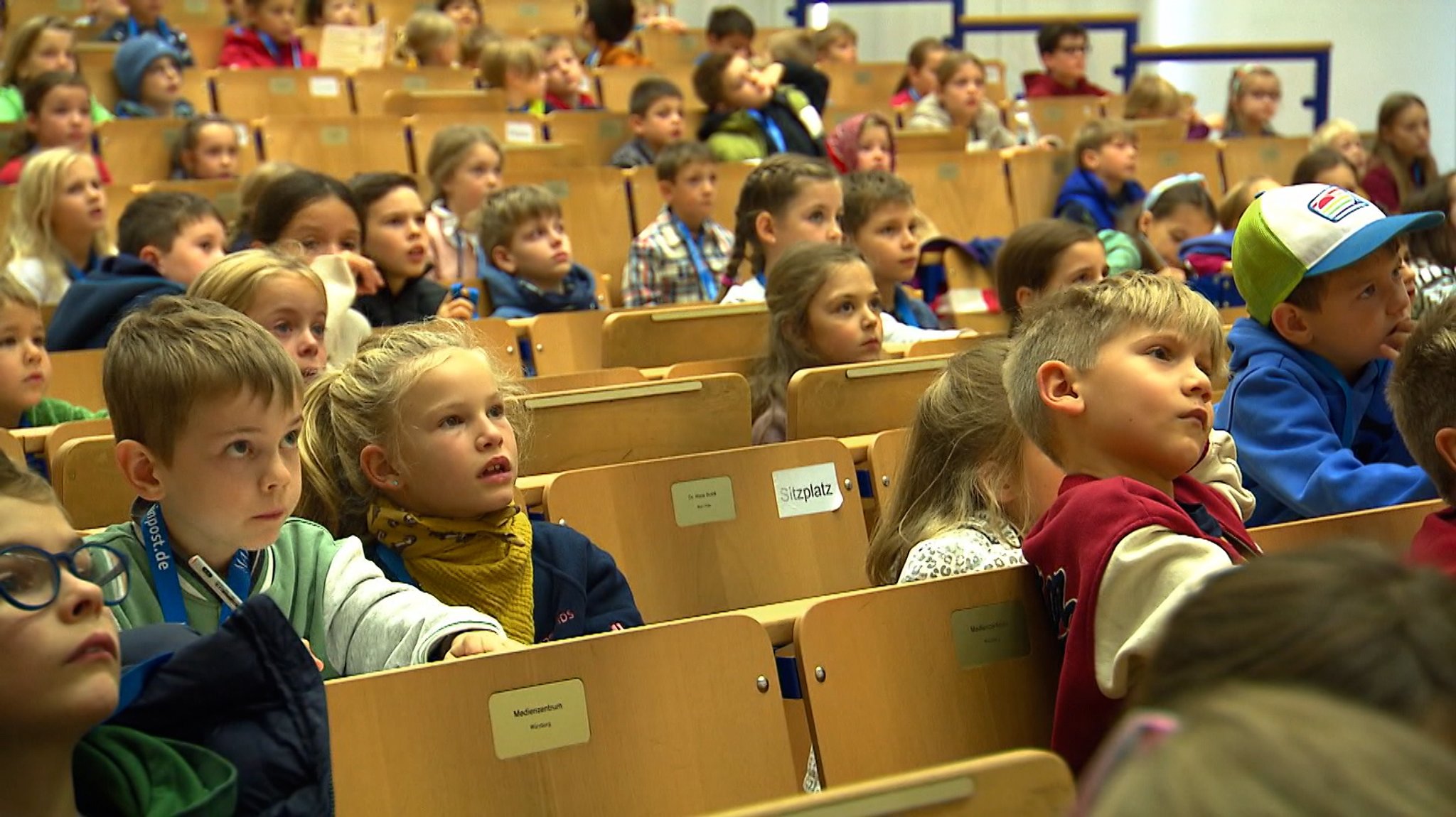 Die Wochen der Kinder-Unis haben wieder begonnen. Seit 20 Jahren schon gibt es sie in mehreren bayerischen Städten – so zum Beispiel in Würzburg.