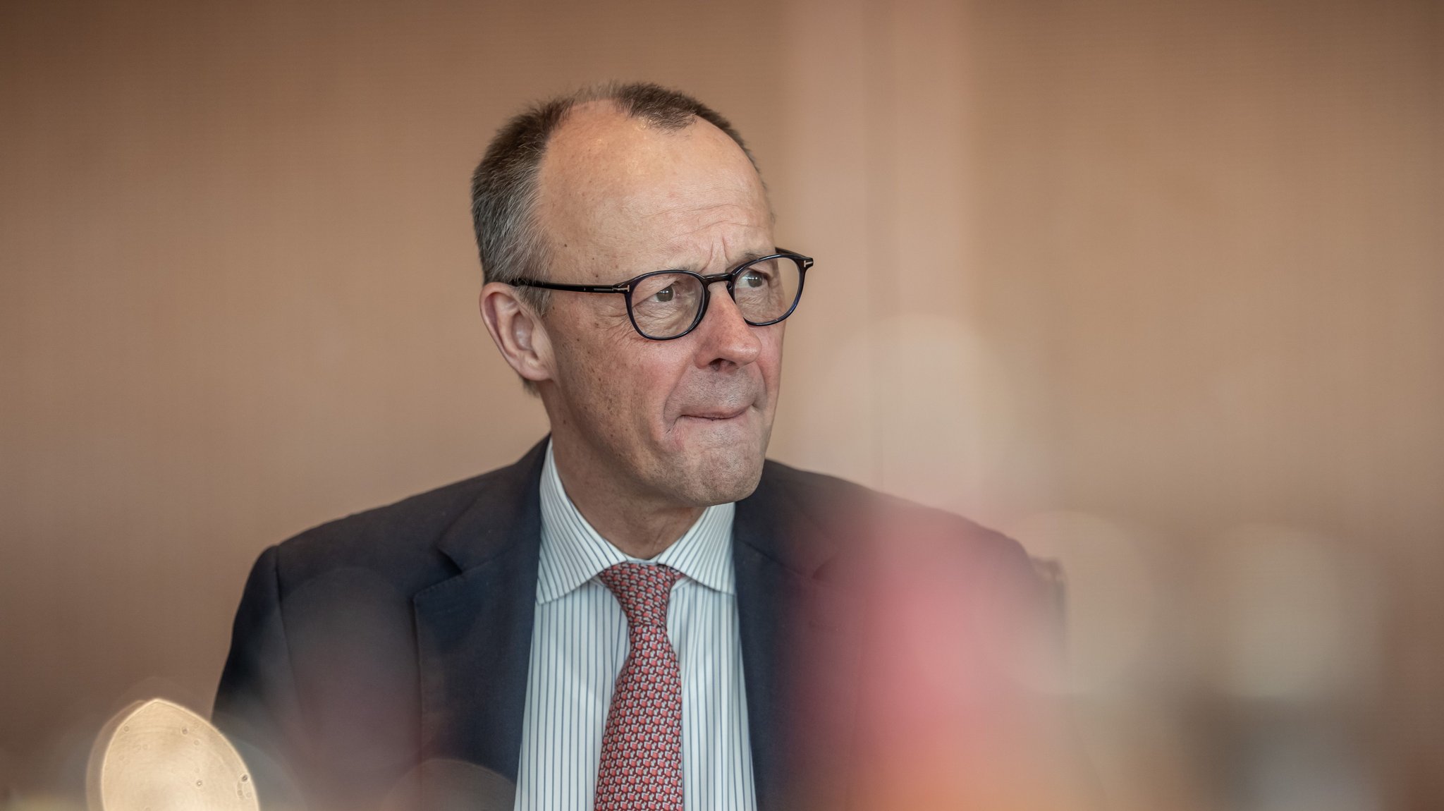 BR24live: Fachkräftemangel - Merz trifft Wirtschaft in München