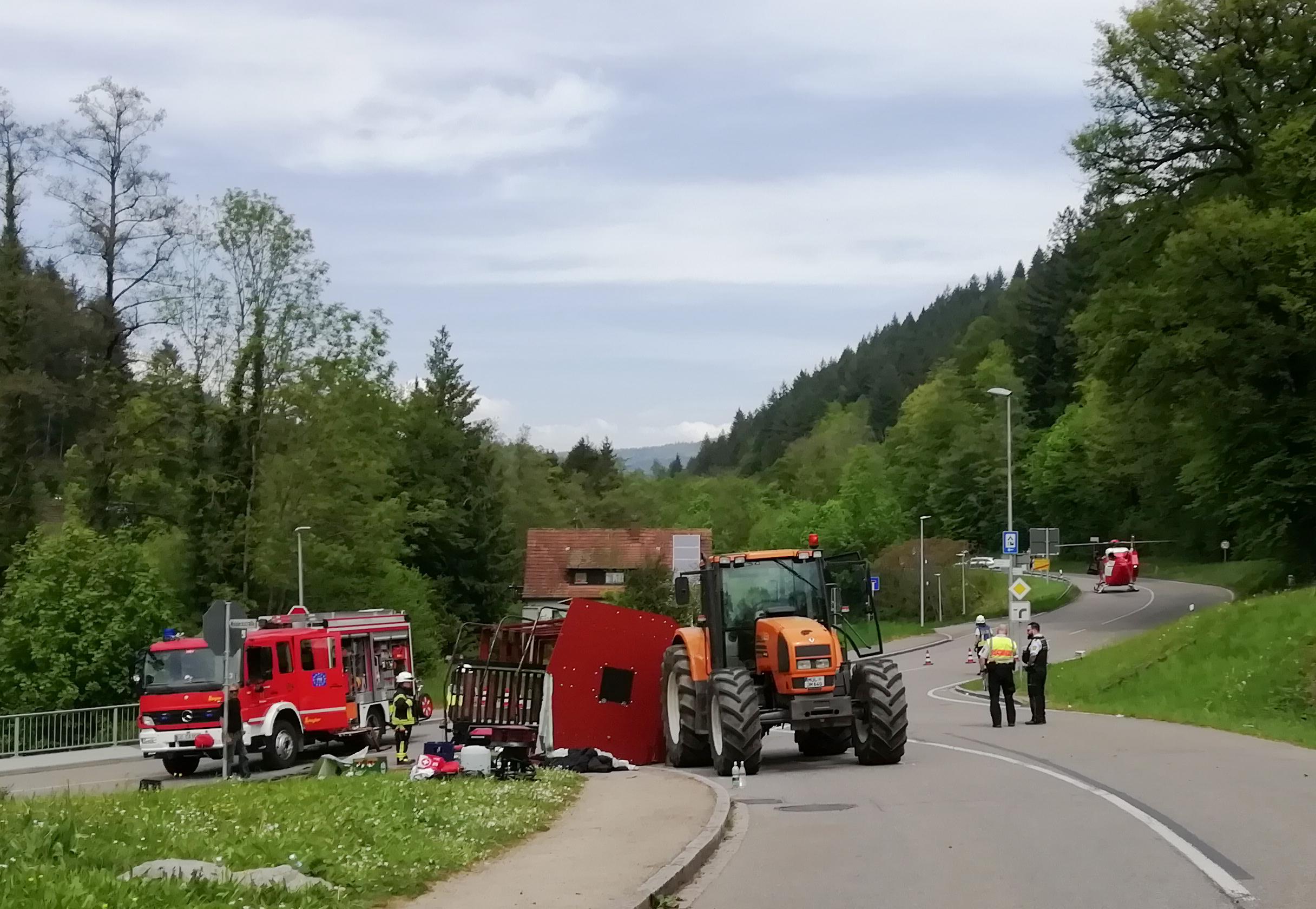 Schwerer Maiwagen-Unfall in Kandern. 