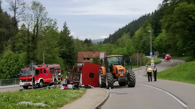 Schwerer Maiwagen-Unfall in Kandern.  | Bild:pa/dpa/Oberbadisches Verlagshaus | Gudrun Gehr