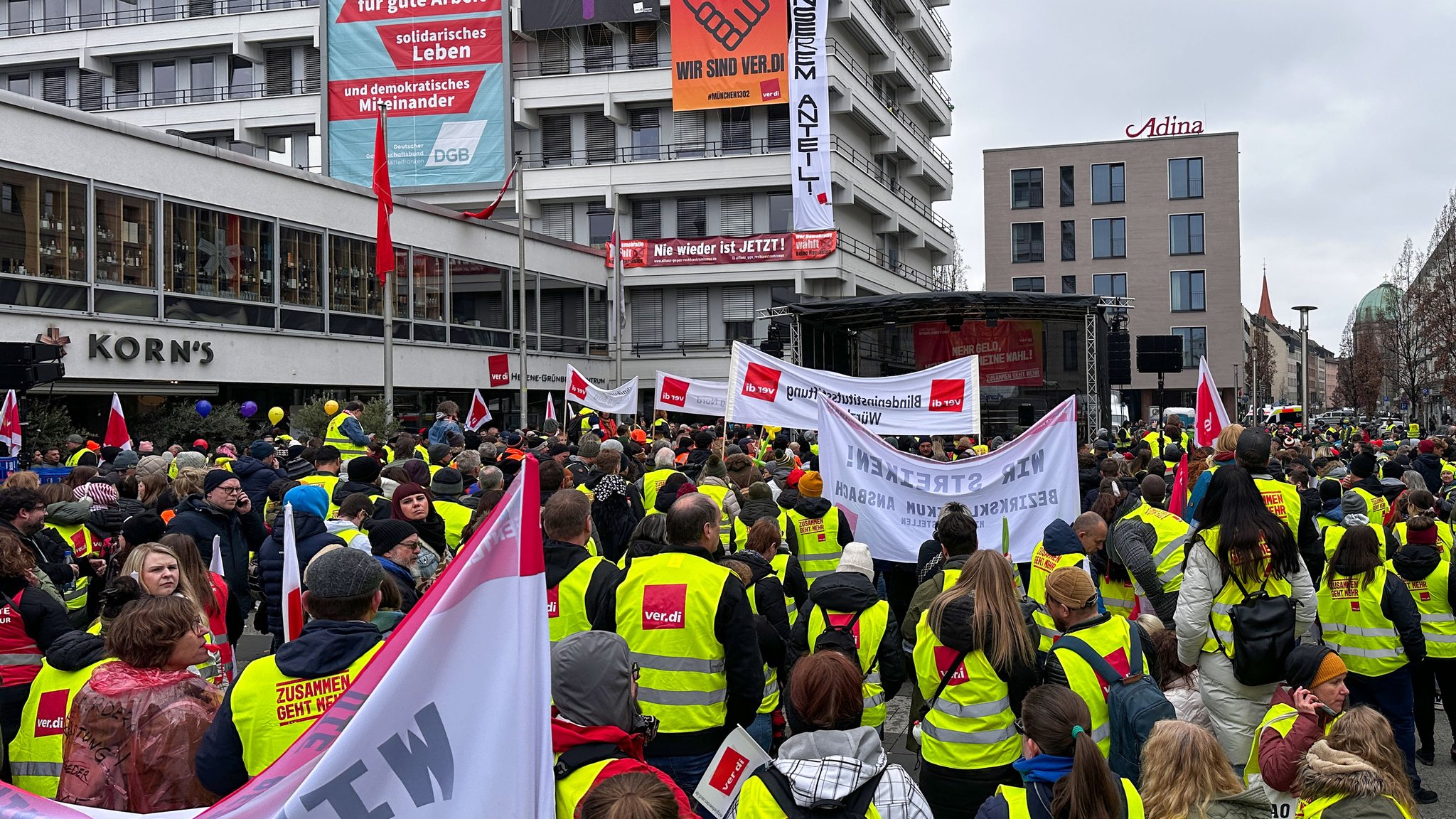 12.000 Streikende bei Großkundgebung in Nürnberg