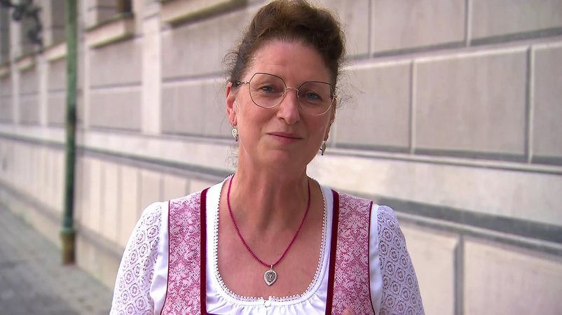 Christine Singer, Tierhaltungspräsidentin beim Bayerischen Bauernverband, äußert sich zu den umstrittenen Transporten von Kälbern ins Ausland.