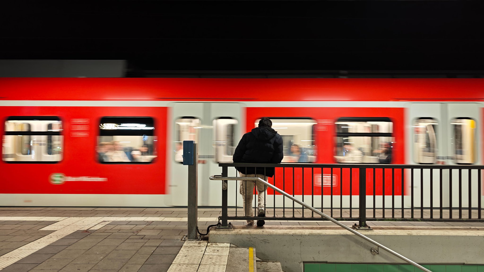 Eine S-Bahn in München (Archiv- und Symbolbild) | Bild: picture alliance / NurPhoto|Michael Nguyen Eine S-Bahn in München (Archiv- und Symbolbild)