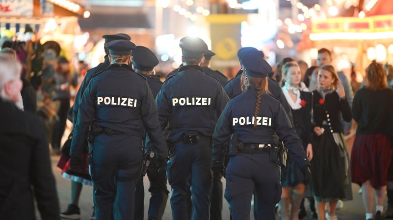 Polizei auf der Wiesn | Bild: picture alliance / SZ Photo | Robert Haas Polizei auf der Wiesn