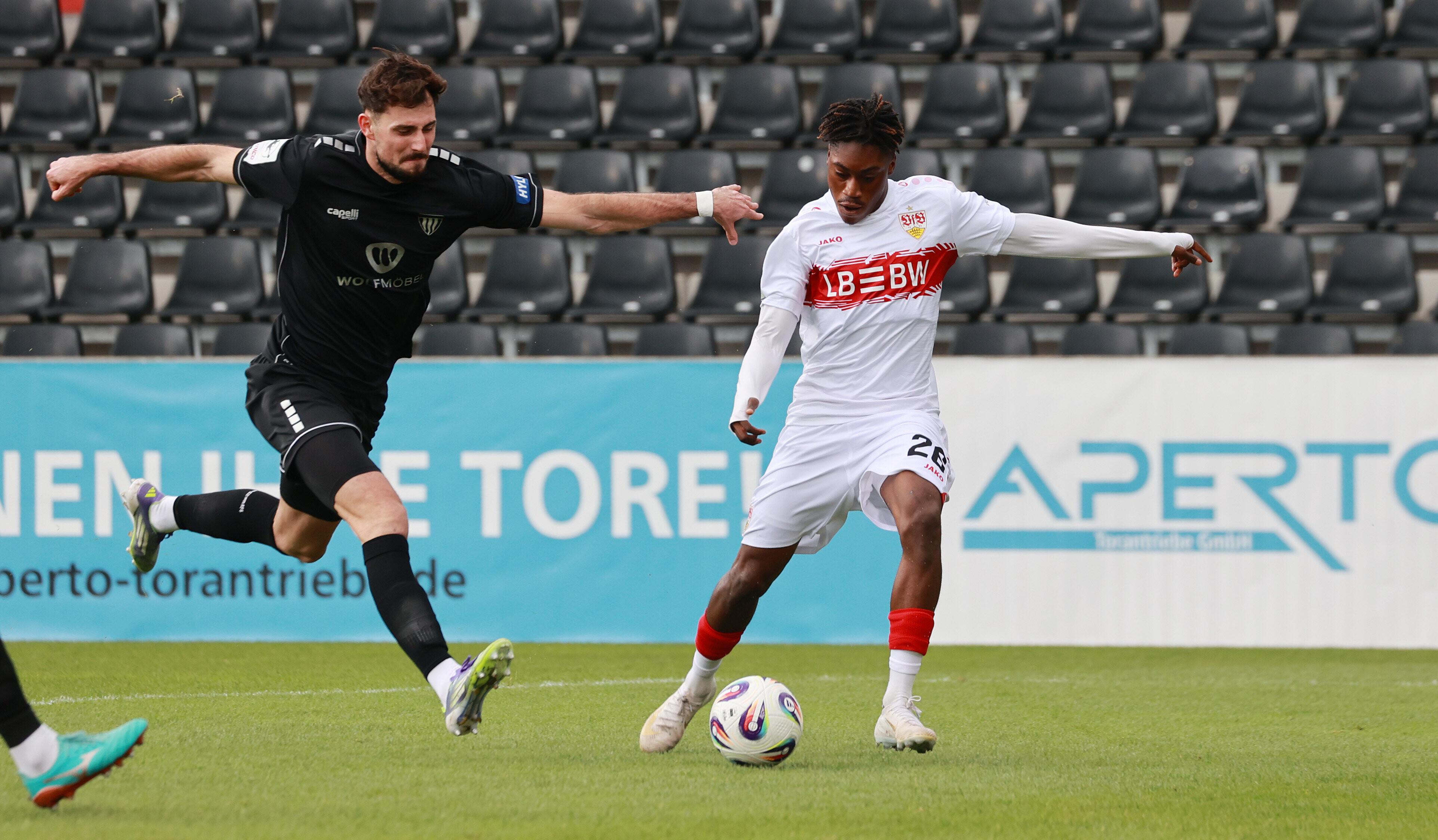 VfB Stuttgart II - 1. FC Schweinfurt 05: Justin Diehl re. 1:0 Tor für den VFB