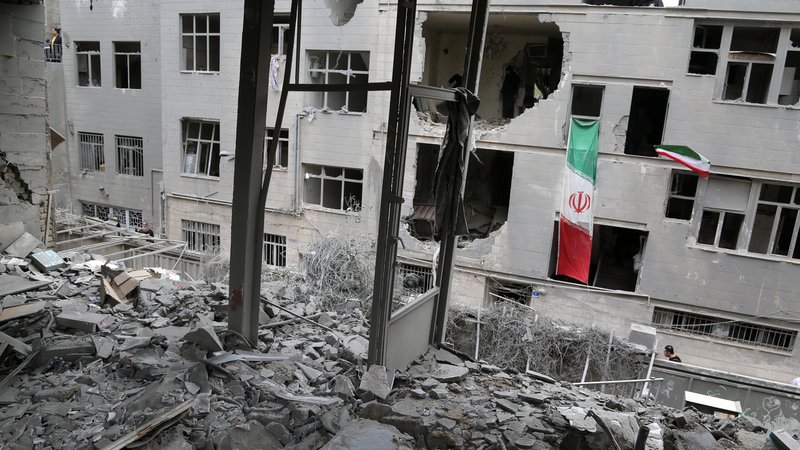 Schäden in Teheran nach Angriffen vom 15. März | Bild: picture alliance / Anadolu | Fatemeh Bahrami Schäden in Teheran nach Angriffen vom 15. März